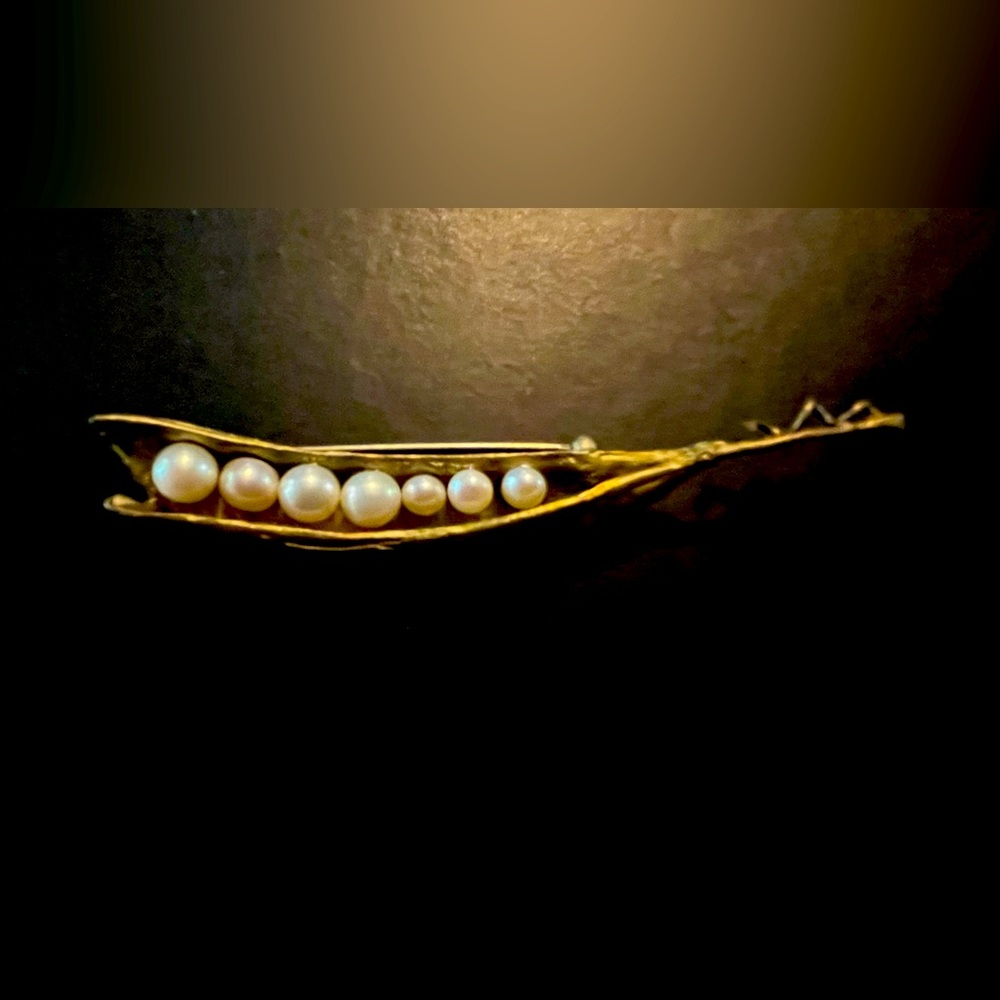 Peapod Pin